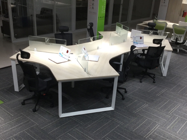 異形員工(gōng)卡位桌